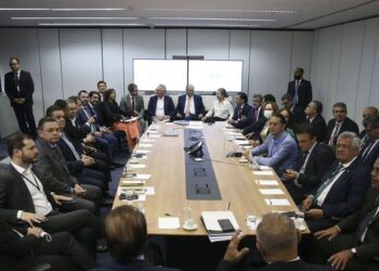 Transição vai sugerir a Lula barrar privatizações de Correios, Dataprev e Porto de Santos