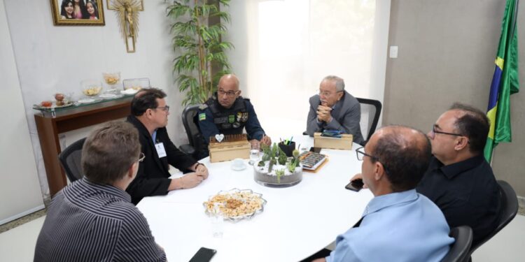 Presidente Luciano Bispo recebe visita de lojistas de Itabaiana