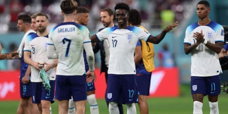 Inglaterra goleia Irã em jogo marcado por protestos na Copa do Catar