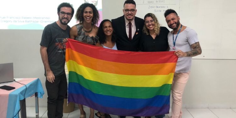 Mestre em Educação realiza pesquisa inédita sobre participação de trans e travestis no segmento