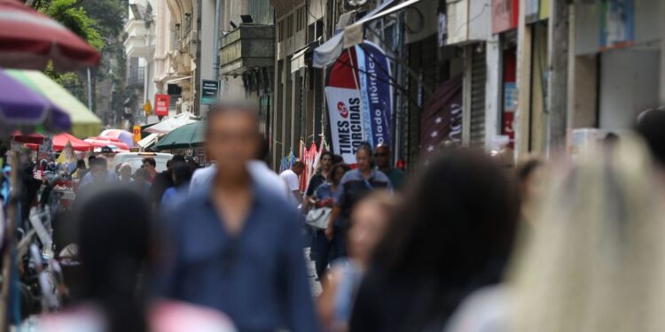 Brasil registra 69 mortes e 22,6 mil casos de covid-19