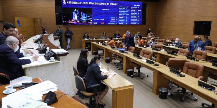 Doadoras de leite materno serão isentas de taxas de concursos em Sergipe