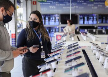 País gera 135 mil novos postos de trabalho em novembro, diz Caged