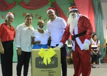 Santa Rosa de Lima realiza natal da magia para usuários dos programas sociais