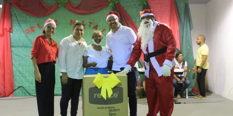 Santa Rosa de Lima realiza natal da magia para usuários dos programas sociais