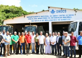 Deputado e senador eleito, Laércio Oliveira entrega caminhões e tratores para Prefeituras e associações de pequenos produtores