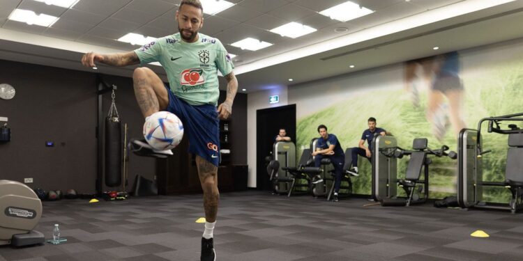 Segundo médico da seleção, Neymar ainda é dúvida para oitavas