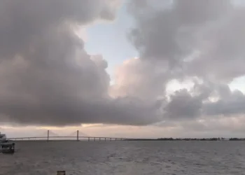 Tempo nublado e chuvas leves permanecem pelos próximos dias em Sergipe