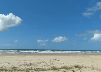 Tempo oscila entre firme e parcialmente nublado nos últimos dias da primavera com chuvas isoladas