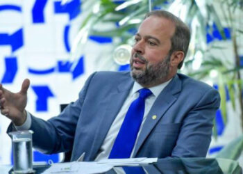 Em vez de excluir Bolsa Família do teto, relator quer subir o limite de gastos em R$ 175 bi