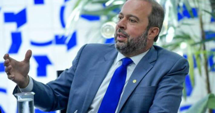 Em vez de excluir Bolsa Família do teto, relator quer subir o limite de gastos em R$ 175 bi