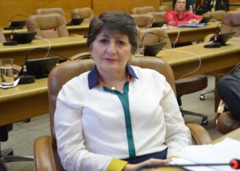 “Gratidão”: Maria recapitula trajetória e recebe homenagens em despedida da Alese