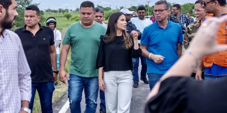 Yandra Moura visita região afetada pelas chuvas em Tobias Barreto