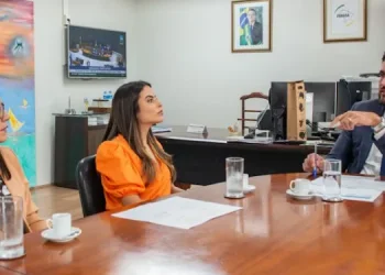 Em Brasília, deputada federal eleita Yandra consegue liberação de quase um milhão de reais para programas habitacionais