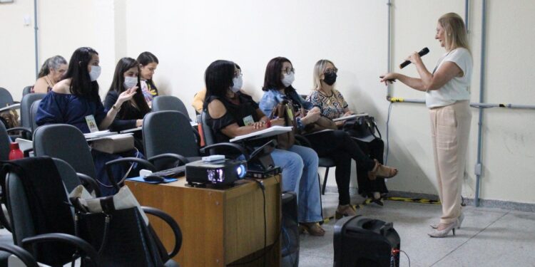 Profissionais de saúde são capacitados sobre abordagem e manejo na atenção à crise psiquiátrica