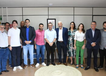 Fábio Mitidieri discute investimentos em turismo religioso com grupo de investidores