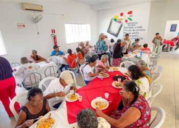 Prefeitura de Estância promove Confraternização Natalina para idosos do Serviço de Convivência