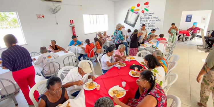 Prefeitura de Estância promove Confraternização Natalina para idosos do Serviço de Convivência