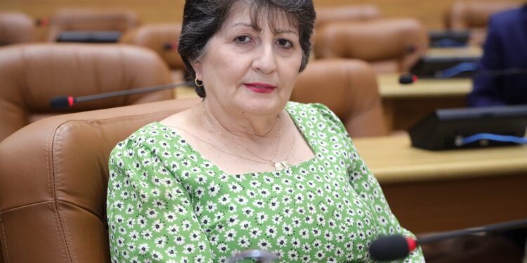 Maria Mendonça repudia bloqueios e cortes sucessivos sofridos por universidades públicas