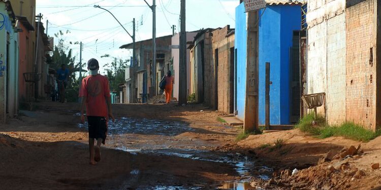 Extrema pobreza em Sergipe atinge 13,6% da população, diz IBGE