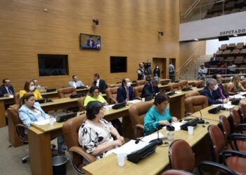 Aprovada, em 1º turno, PEC que reduz percentual para emendas impositivas