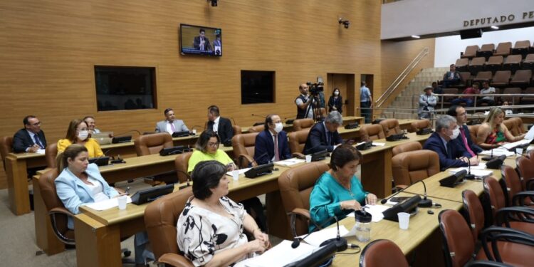 Aprovada, em 1º turno, PEC que reduz percentual para emendas impositivas