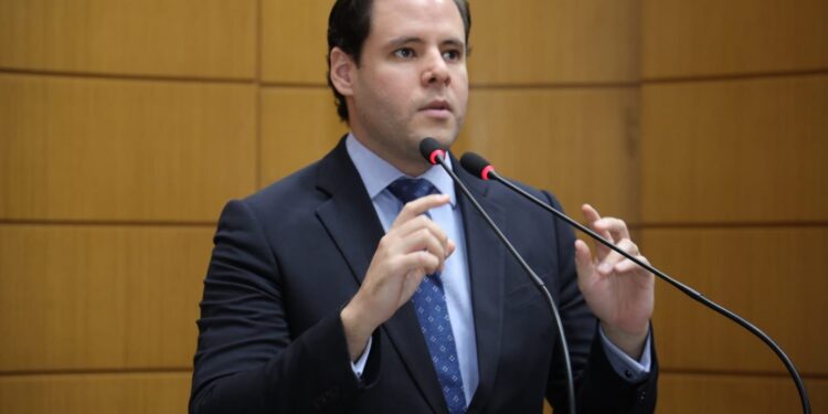 Deputado Rodrigo Valadares lamenta ato praticado no FASC