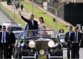 Janja diz que Rolls-Royce presidencial foi danificado na posse de Bolsonaro