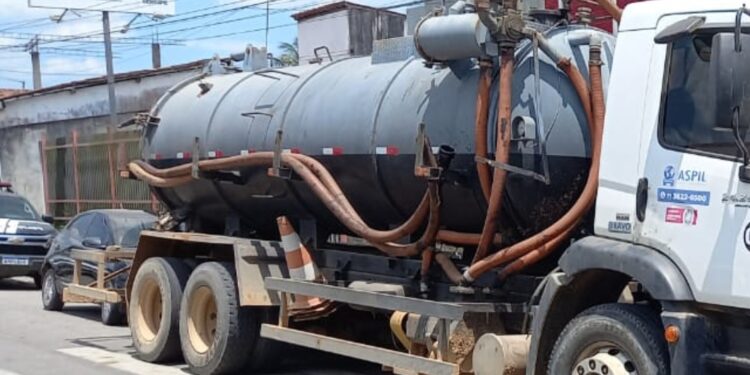 Polícia Militar intercepta tentativa de furto de óleo em base da Petrobras