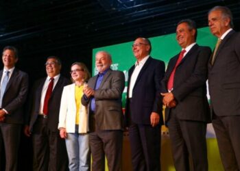 Lula anuncia cinco ministros do futuro governo