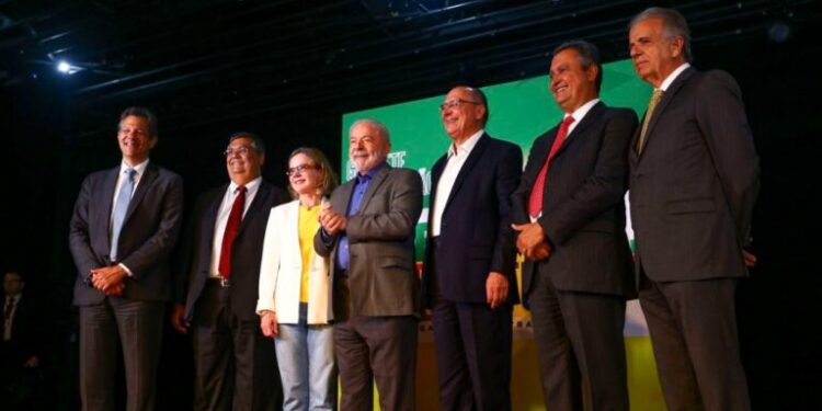 Lula anuncia cinco ministros do futuro governo