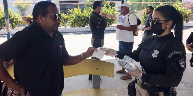 Campanha de conscientização sobre o uso da máscara continua no Terminal Atalaia