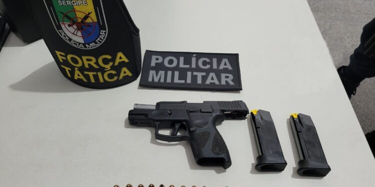 Polícia Militar prende homem por porte ilegal de arma de fogo na Zona Sul de Aracaju