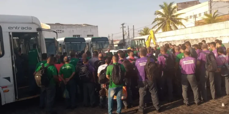 Rodoviários da empresa Modelo paralisam atividades na Grande Aracaju