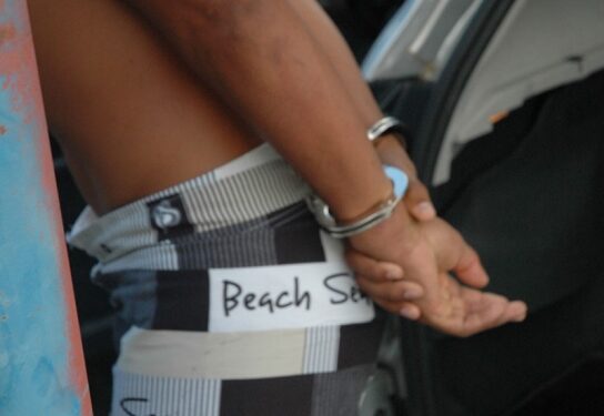 PM apreende drogas e arma de fogo após confronto com suspeito em Itaporanga