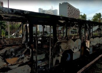 Moraes dá 48 horas para que ministro da Justiça e governador se manifestem sobre vandalismo