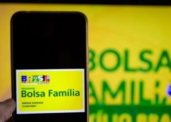 Auxílio Brasil tem último pagamento do ano; veja benefícios que continuam em 2023