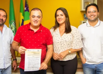 Prefeito Cristiano Viana sanciona lei de criação do Bolsa Família Municipal em Simão Dias