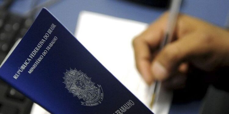 Trabalhador recebe hoje a 2ª parcela do 13º salário