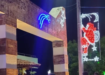 Propriá inaugura decoração  de natal com árvore de 14,5 metros