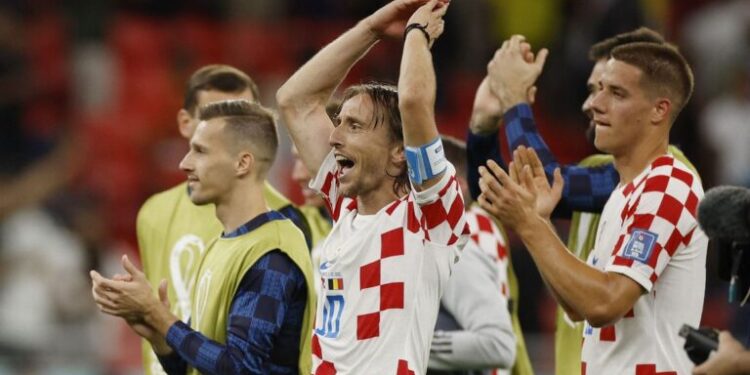 Croácia segura pressão, avança às oitavas e elimina Bélgica da Copa