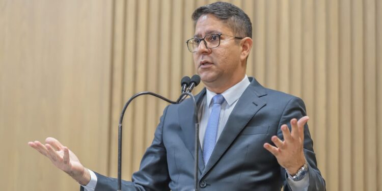 “Nenhuma obra do prefeito Edvaldo Nogueira é entregue no prazo, essa é a marca da gestão dele”, denuncia Ricardo Marques