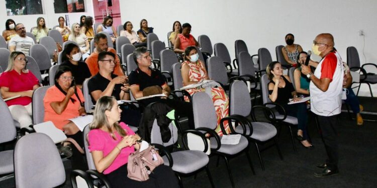 Saúde atualiza profissionais do sistema prisional sobre Infecções Sexualmente Transmissíveis e prevenção combinada