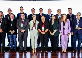 Governador e vice eleitos, Fábio Mitidieri e Zezinho Sobral participam de Pacto pela Aprendizagem