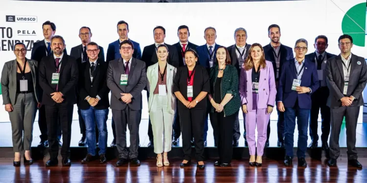 Governador e vice eleitos, Fábio Mitidieri e Zezinho Sobral participam de Pacto pela Aprendizagem