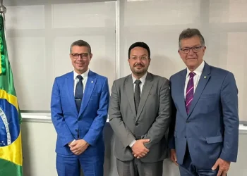 No FNDE, governador eleito, Fábio Mididieri e Laércio Oliveira pedem liberação de recursos para educação