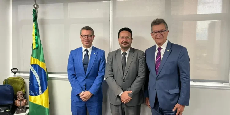 No FNDE, governador eleito, Fábio Mididieri e Laércio Oliveira pedem liberação de recursos para educação