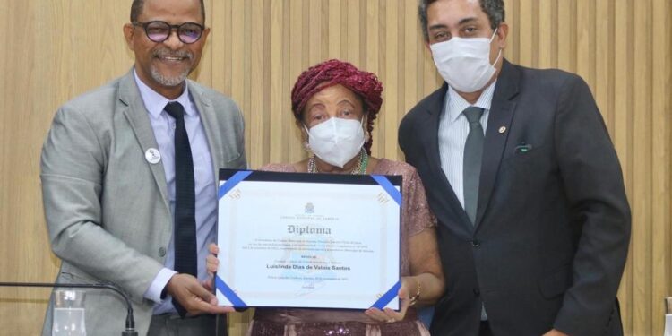 Ex-ministra Luislinda Valois recebe Título de Cidadania Aracajuana