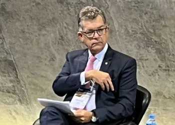 Laércio defende em seminário da FGV o aumento da produção de gás natural para que o Brasil se torne autossuficiente