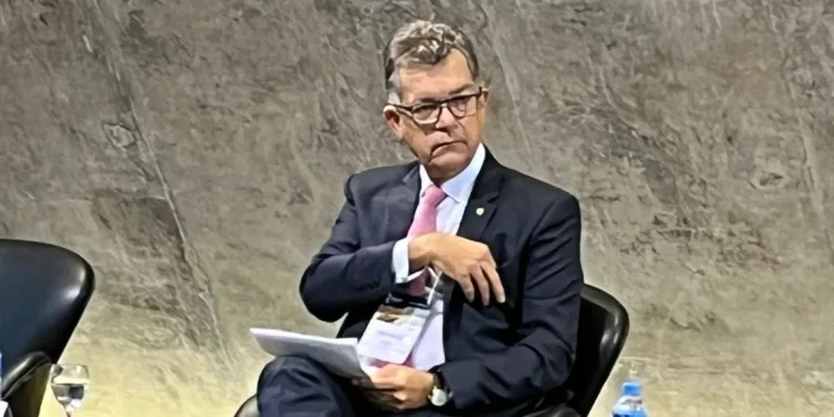 Laércio defende em seminário da FGV o aumento da produção de gás natural para que o Brasil se torne autossuficiente